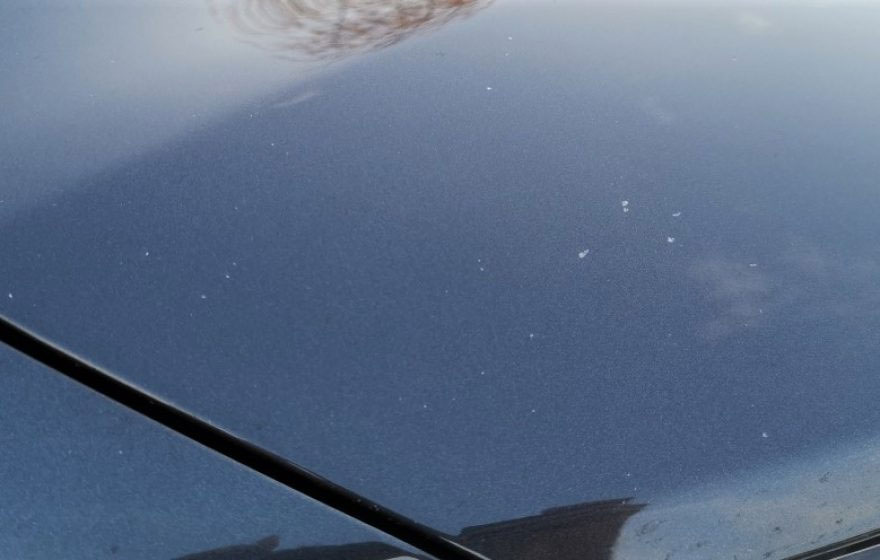 Stones and sand hitting